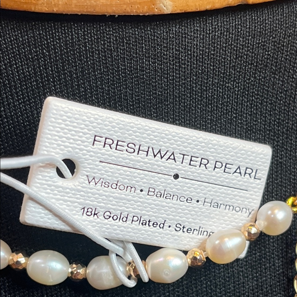 Elegant Pearl Necklace - Picture 2 of 4